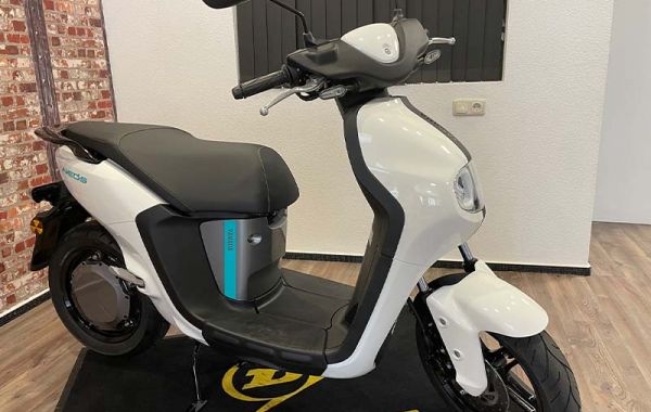 Fahrschule Team Neumann in 29633 Munster - Elektro Roller Yamaha Neos